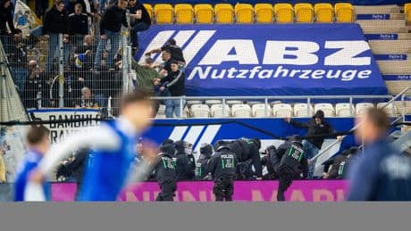 Datenweitergabe und Hausverbote - Fan-Verein kritisiert Stadt und Polizei scharf