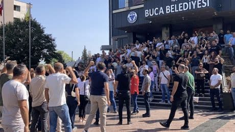 Buca Belediyesi işçilerine DİSK’ten dayanışma ziyareti: “Zafer direnen emekçinin olacak”