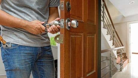 La señal en la puerta de tu casa que puede indicar un intento de robo