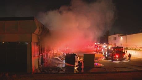 Fire tears through Edmonton lighting business, investigation underway
