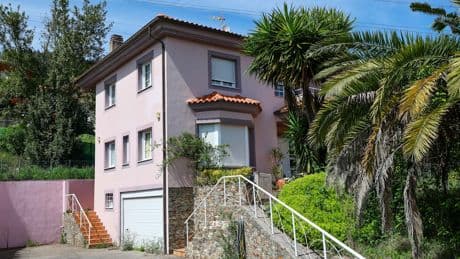 Sie sperrten ihre Kinder in Spanien ein - Eltern aus Horror-Haus tragen auch im Knast Masken