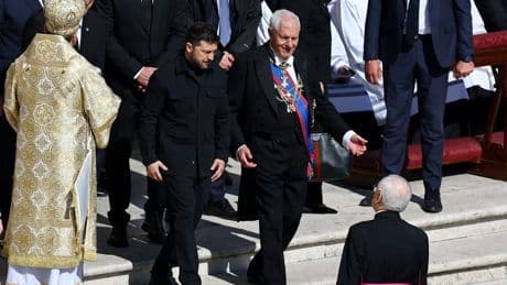 Papstbeisetzung - Selenskyj kommt ganz in Schwarz