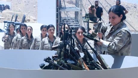 Ook na verbranding van klein deel wapens PKK blijft wantrouwen tussen Koerden en Turken groot