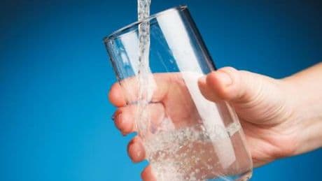 Salute, l’esperto: L'idratazione fa bene a bilancio ormonale, energia umore e vitalità"