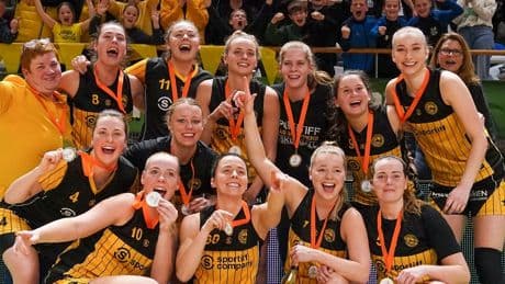 Basketbalsters Grashoppers pakken met Supercup wéér een prijs