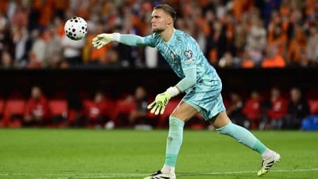 Oranje-doelman Bart Verbruggen geniet van onderonsje met Edwin van der Sar: ’Die kans heb ik gepakt’