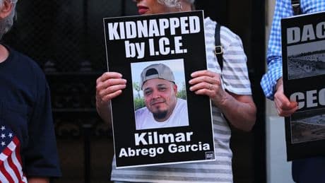 Immigré envoyé par erreur au Salvador: ramené aux États-Unis, Kilmar Abrego Garcia demande à rester en détention