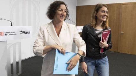 Govern y Comuns pactan aplazar la tasa turística a cambio de garantizar 59 millones en vivienda