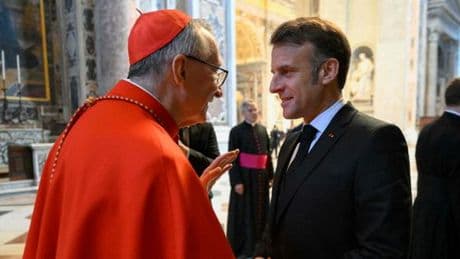 A Rome, des rumeurs de complot ourdi par Emmanuel Macron pour influer sur le choix du futur pape