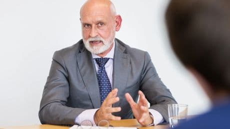 Streit um Beamtenstatus: „Verbeamtung der Lehrer stellt sicher, dass Schulen streikfrei bleiben“