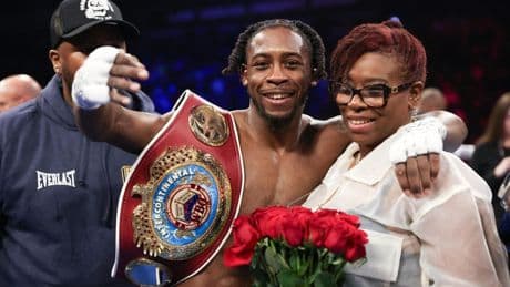 Keyshawn Davis Vs. Edwin De Los Santos Fight Card Betting Odds