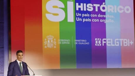 Sánchez se apoya en Zapatero como revulsivo ante el caso Koldo y defiende los derechos LGTBI amenazados: &quot;España no es Hungría&quot;
