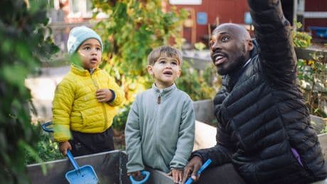 En Suède, des parents stressés par la garde des enfants