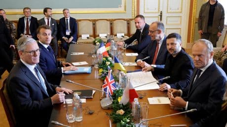 Macron, Starmer, Merz y Tusk se reúnen con Zelenski en Kiev para instar a Putin a establecer una tregua de treinta días