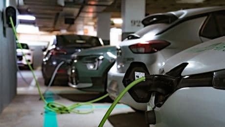 Las ventas de coches eléctricos se disparan un 75% en abril tras la vuelta del Moves
