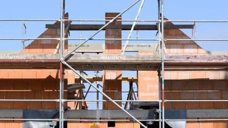 Steuern: Geringere Grundsteuer für alte Häuser? Land dagegen
