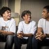 Zo vader, zo zoons: broers Gabriël (19) en Fabrice (13) Reiziger konden niet anders dan gaan voetballen