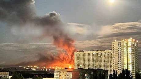 Drohnenangriff auf russische Ölraffinerie: Brand nach ukrainischem Angriff