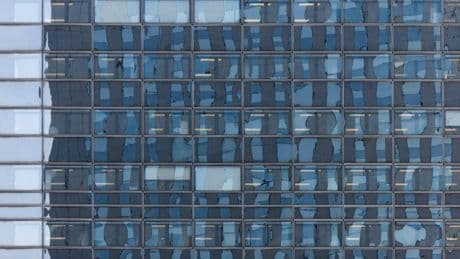 Bureaux vitrés : la surchauffe menace face au réchauffement climatique