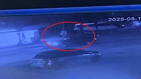 Bursa'da otomobil aydınlatma direğine çarptı: İki yaralı