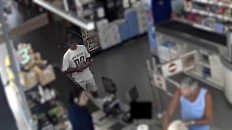 Detenido un atracador que encañonó a la cajera de un supermercado en Santa Pola y lesionó a una clienta