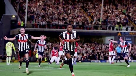 Manchester United'a şok: 4. lig takımı Grimsby Town'a elendi!