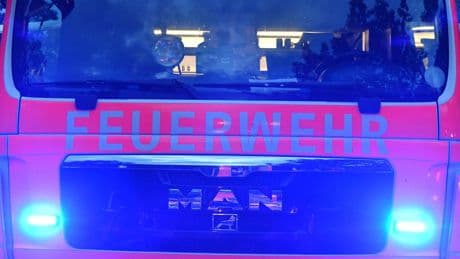 Feuerwehr-Einsatz: Toter nach Brand in Wohnhaus entdeckt