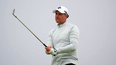 Henrik Stenson takes advantage of good conditions with strong start on day three