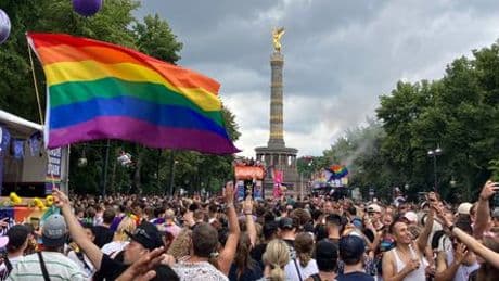 CSD: Regenbogennetzwerk muss sich nach Anweisung der Bundestagsverwaltung vom CSD zurückziehen