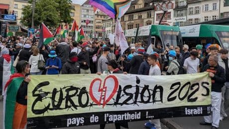 Polizei muss beim Public Viewing Israelhasser mit Wasserwerfer in Schach halten