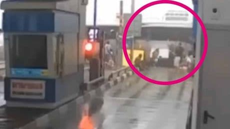Reisebus-Unfall in Russland: Video zeigt dramatischen Überschlag
