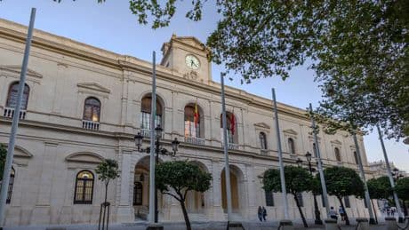 Sanz refuerza el empadronamiento a domicilio para eliminar la brecha digital y recuperar los 700.000 habitantes
