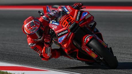 Álex Márquez se va al suelo en Montmeló y deja en bandeja a Marc la primera oportunidad de ser campeón en Misano