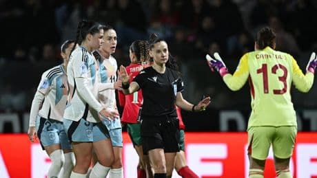 Ya se conoce la colegiada para el debut de la Roja en la 'Euro'