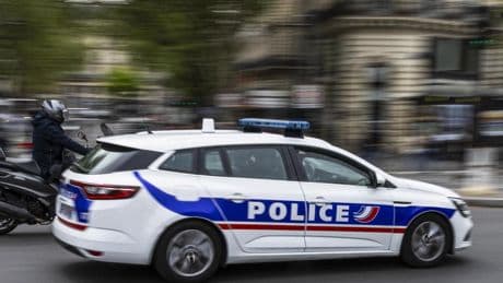 Tientallen aanhoudingen na kindermisbruikonderzoek Frankrijk: 55 mannen opgepakt uit ’pedofielennetwerk’