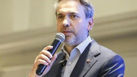 Bakan Bayraktar, yenilenebilir enerji projelerinde izin süreçlerinin hızlanacağını bildirdi