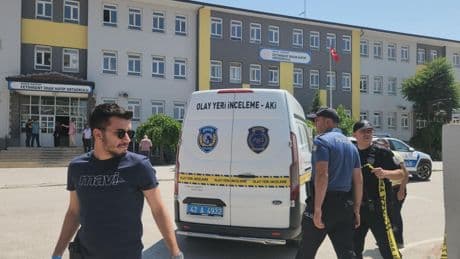 Okulda silahlı saldırıya uğrayan öğretmen hayatını kaybetti