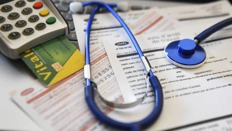 Arrêts maladie pendant les congés payés : un boulet de plus au pied des entreprises