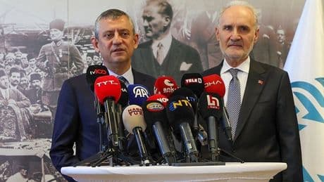 Özgür Özel'den İTO'ya ziyaret: 'Çalışma umutlarımızı pekiştiren çok fazla şeyin olduğunu karşılıklı teyit ettik'