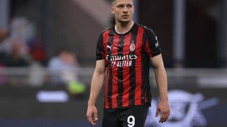 La espantada de Jovic: deja tirado al Oviedo y pone rumbo a Atenas