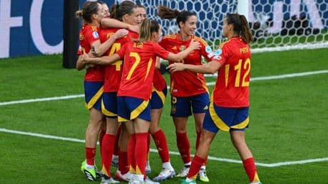 España no levanta el pie del acelerador