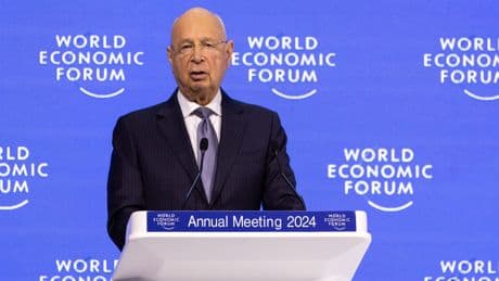 La caída en desgracia de Klaus Schwab: el &quot;rey&quot; del Foro de Davos, acusado de prácticas corruptas