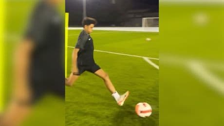 Was für eine Schusstechnik - Cristiano Ronaldo Jr. macht es wie sein Vater