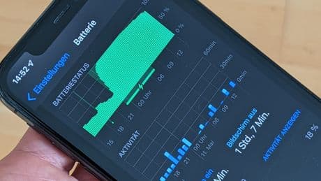 Smartphone jeden Tag an der Steckdose: Diese Stromkosten entstehen pro Jahr