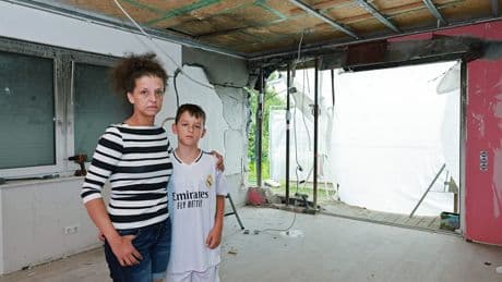 Mutter und Sohn verzweifelt - Ein Auto hat unser Haus komplett zerstört