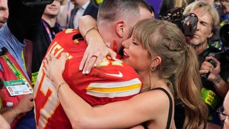 Superstars Taylor Swift und Travis Kelce haben sich verlobt
