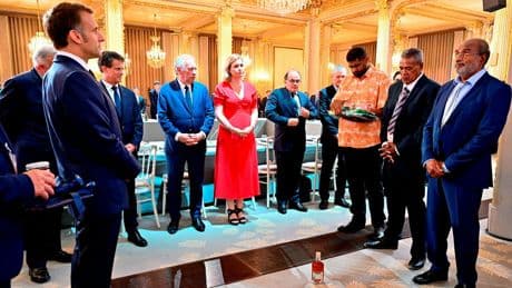 Les indiscrets : en Nouvelle-Calédonie, les négociateurs jouent au ping-pong