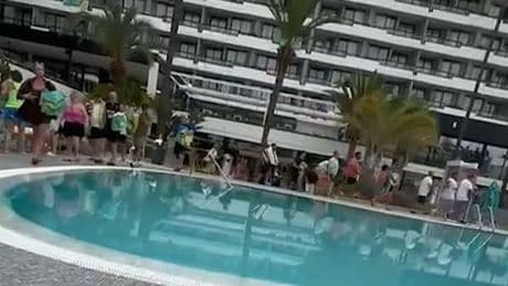 Handtuchkrieg auf Teneriffa - Liegen-Jäger überrennen Poolboy