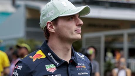 Verstappen logra la pole en seco y Carlos Sainz saldrá sexto