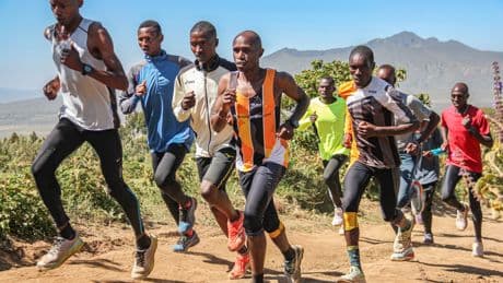 Los kenianos, de los maratones a las carreras por montañas